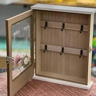 Prehrambeni proizvodi: 03. Dekorativna kutija za odlaganje ključeva Cena: 2300din Unesite — 4