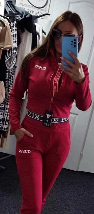 Gornji i donji deo: Komplet trenerke Guess gornji deo i donji deo. - Model sa visokim — 1
