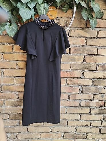 Haljine: White haljina S, M vel
Kao nova
Duzine 92
Pazuh po 40 tegli do 45 — 3