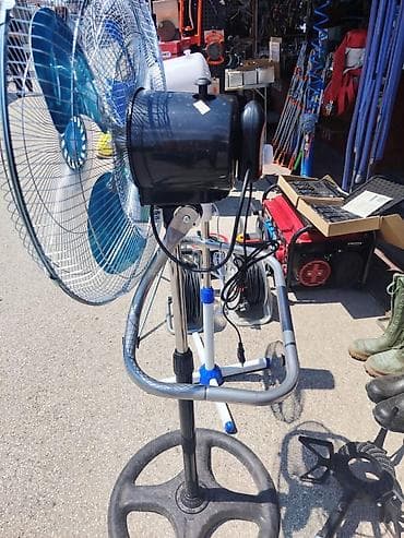 decije lampe i lusteri: 2u1 može da bude i mali podnu ventilator.metalne lopatice Cena 5000 — 3