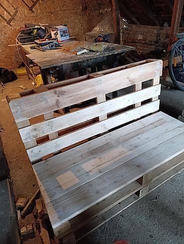 Ostali nameštaj: Drvena klupa od paleta – ručni rad - Materijal: masivno drvo/palete — 3