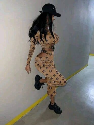 butik 13 kombinezoni: Novoooo
Komplet
S m l
35e — 1