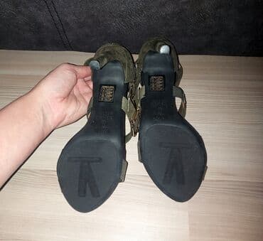 nike obuca za zimu: Sandale, Vizzano, 40 — 5