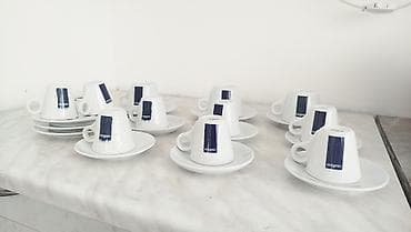 vitrine sa staklom: Lavazza soljice/novo
6 malih sa tacnama
3 velike sa tacnama — 1