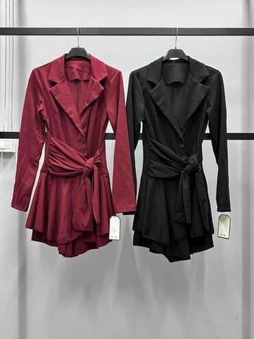 esarpe mona: Elegantni ženski blejzer-kombinezon - Model: kratki kombinezon sa — 2