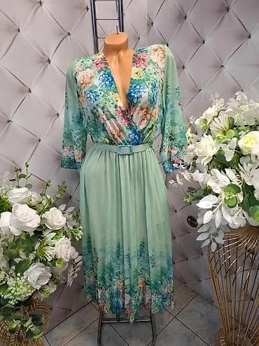 parka s: Elegantna midi haljina u nežnoj mentol zelenoj boji sa floralnim — 1