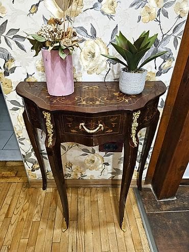 stilski namestaj prodaja: 𝐄𝐥𝐞𝐠𝐚𝐧𝐭𝐧𝐚 𝐬𝐭𝐢𝐥𝐬𝐤𝐚 𝐤𝐨𝐧𝐳𝐨𝐥𝐚 𝐬𝐚 𝐢𝐧𝐭𝐚𝐫𝐳𝐢𝐣𝐨𝐦 𝐢 𝐞𝐥𝐞𝐦𝐞𝐧𝐭𝐢𝐦𝐚 𝐩𝐨𝐳𝐥𝐚ć𝐞𝐧𝐞 𝐛𝐫𝐨𝐧𝐳𝐞 — 1