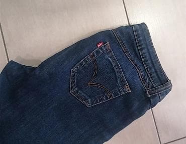 Farmerke: Ženske farmerke Levis – klasičan straight kroj, tamno plavi džins - — 2