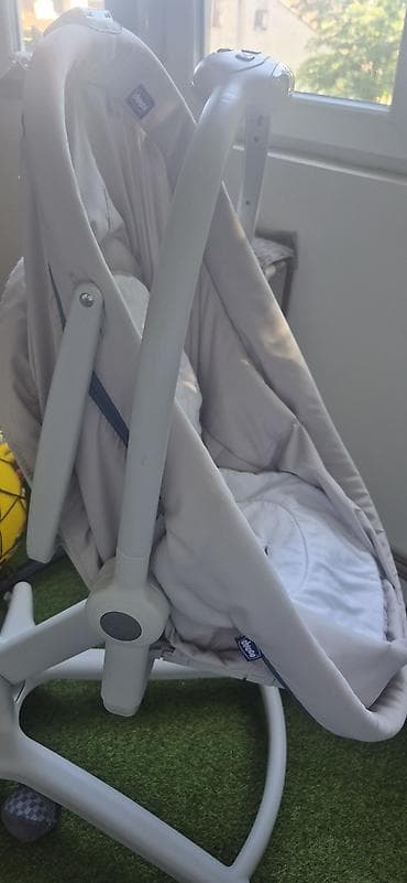 guess decije stvari: Chicco ležaljka/ljuljaška za bebe sa stalkom - Višenamenska ležaljka — 2