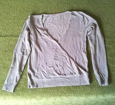 Bluza na preklop Maslinasto zelena bluza na preklop, jako lepo stoji