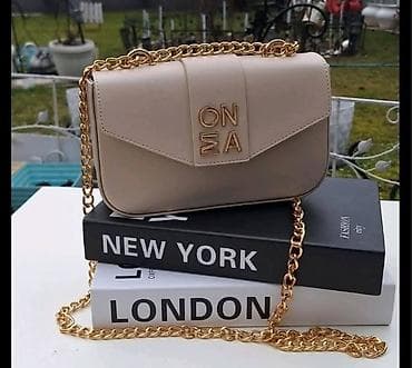 mona siva torbica: Elegantna ženska torbica preko ramena sa zlatnim lancem Dimenzije — 2