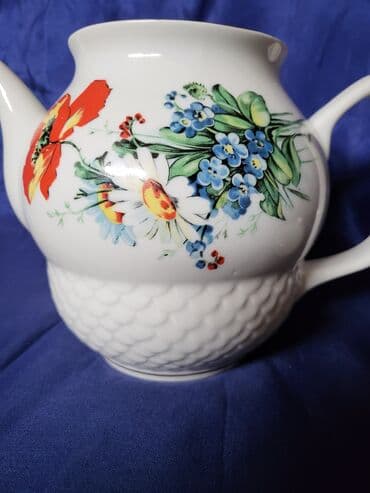 bokal sa poklopcem: Bokal Zajecar porcelan 70te. Bokal je nov. na poklopcu nedostaje — 6