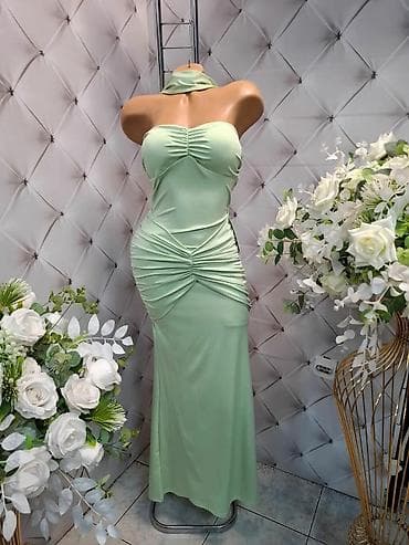 Elegantna duga haljina bez bretela sa drapiranim detaljima - Kroj na lalafo.rs Elegantna duga haljina bez bretela sa drapiranim detaljima - Kroj