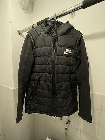 kaputi sa krznom: Nike muška jakna sa kapuljačom – crna - Model: lagano postavljena — 1
