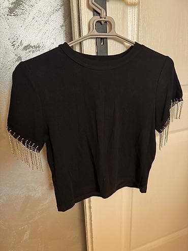 Crna majica top 
Odgovara S velicini