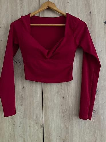 Bluza s/m ima sundjere bez etikete