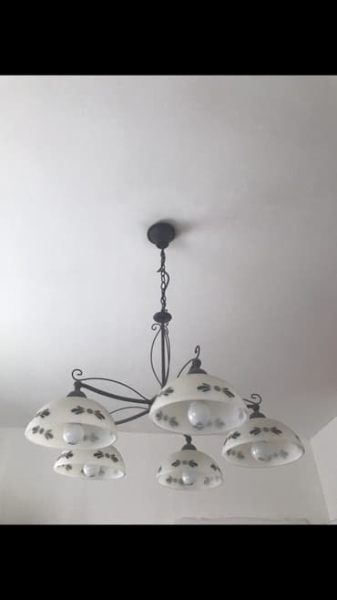 viseći lusteri: Komplet 4 komada !!!!!! ! Staro par meseci !!! 2 viseca lustera jedan — 6