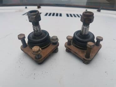 adapter za auto upaljač sa 220v na 12v: Donje kugle trapa Lada 21214i Niva 2012 godiste. Polovno. ocuvano — 1