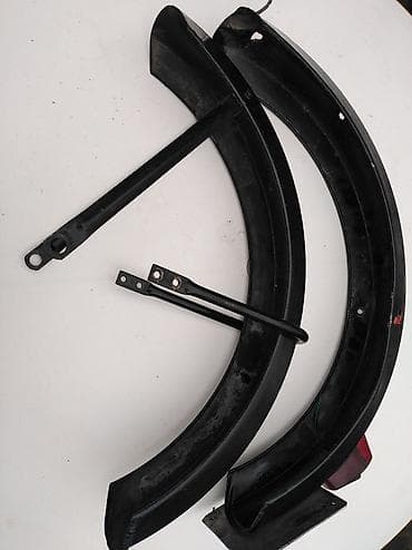 wintera gume m s: Predni zadnji blatobran kao na slici  ispravni 
1000 dinara  — 2