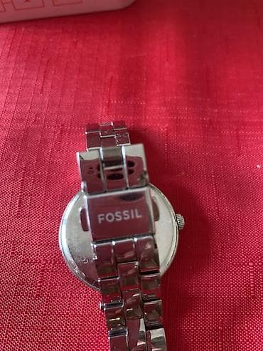 nakit od gline: Fossil ženski ručni sat u originalnoj metalnoj kutiji. - Model — 3