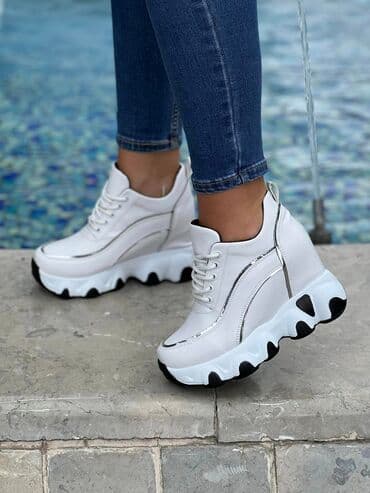 leon drvene klompe cena: Cena 4800din
Br 36-40 — 5