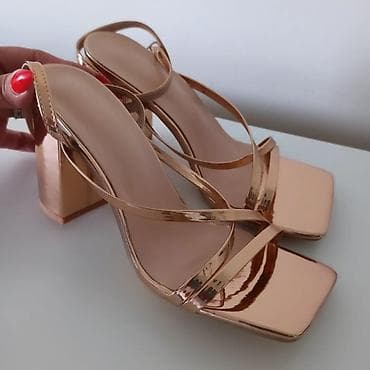 new yorker sandale: Rose gold sandale 💃👠 High-shine metalik finiš ✨ Stabilna i jaka — 4