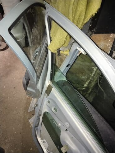 daljinski za auto: U Nišu prodajem delove za Reno Megan 1,9. dizel.Leva,Desna i zadnja — 10