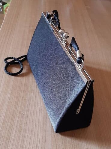 waikiki pletene torbe: Elegantna večernja tašnica - Boja: crna sa diskretnim sjajem - Dekor — 3