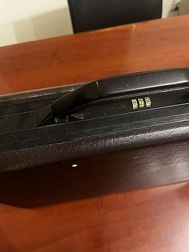 startne puske: Jedna akt tasna 1500, obe za 2500din. Samsonite poslovni — 6