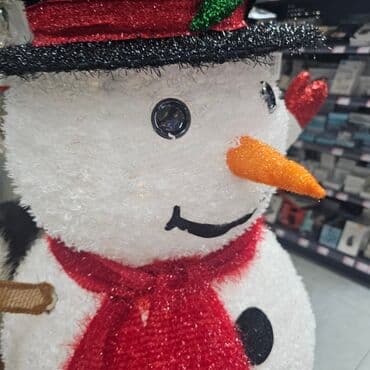 pretvarac struje sa 12v na 220v: Veliki snesko 150cm Radi na struju Za spoljnu dekoraciju Cena — 3