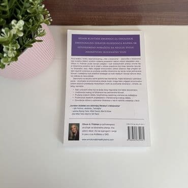 džemper i košulja: Opis Knjiga Kako odgajati emocionalno zdrave blizance Autor: Dzoun A — 2