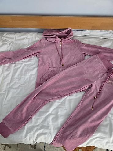 sakoi i pantalone: Juicy Couture ženska velur trenerka u roze boji, veličine M. Sastoji — 1