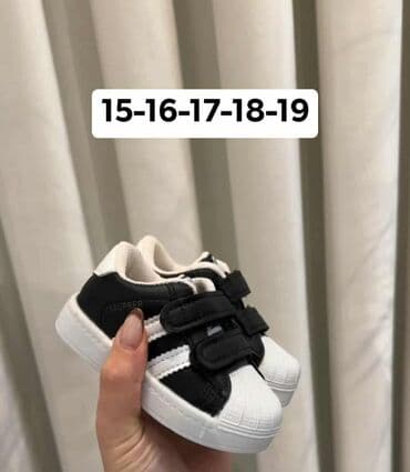 nike novi modeli 2022: Dečija obuća – više modela i veličina
Cena 2400 din — 4