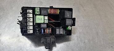 sipka za stvari: KUTIJA SA OSIGURACIMA ZA VOLKSWAGEN GOLF 7 - 5Q0907361A | Kutija sa — 1
