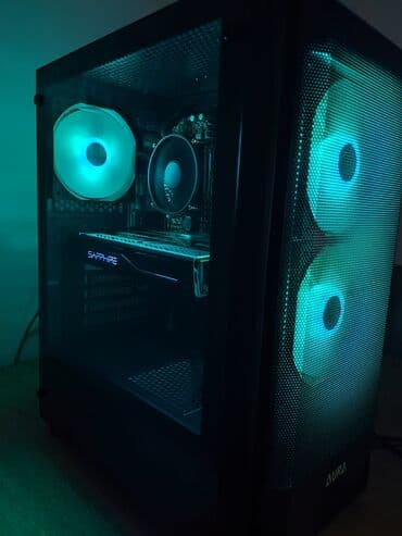 Gejming/desktop računar – osvetljeno kućište sa staklenom bočnom