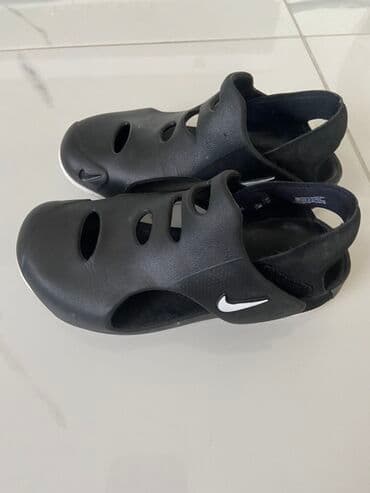 nike tech fleece komplet za decu: Komplet dečije obuće koji uključuje bele sportske patike sa čičak — 17
