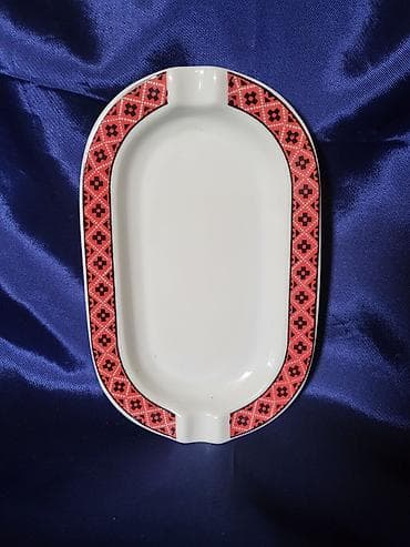 pottery zajecar: Pepeljara nova Zajecar porcelan 70te. Visina. 2cm — 2