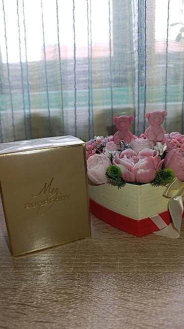 Lične stvari: My Burberry miris moderne žene koja zrači samopouzdanjem, nežnošću i — 1