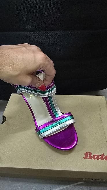 Dame sandale sa potpeticom, metalik višebojne - Dizajn: otvoreni