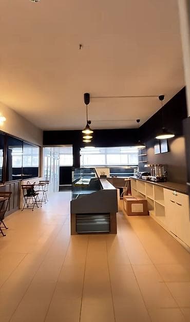 Sobe: IZDAJE SE LOKAL U SREMČlCI 60m² Čitačka ulica, preko puta osnovne — 1