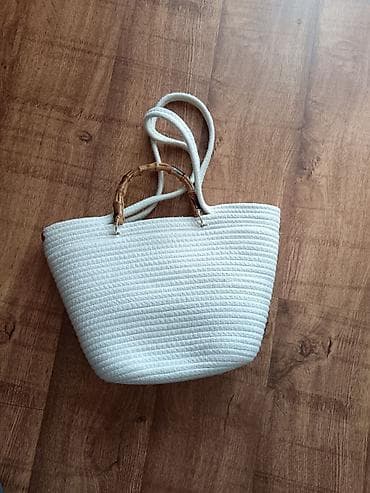 nike patike crno bele: Ženska tote torba od pletiva (štrikovana/pletena tekstura) u beloj — 2