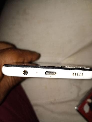 Mobile Phones: Polo njen ekran pliva ispravna ravno kuciste — 2