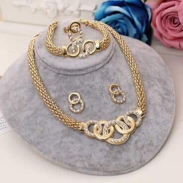 Set: Earrings, Necklace