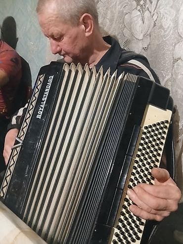 set svetala za bicikl: Harmonika Royal Standard – klavirska harmonika sa basovima - — 2