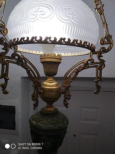 lampa mesec ikea: Antikvarna viseca lampa sa bogato dekorisanim mesinganim okvirom i — 2