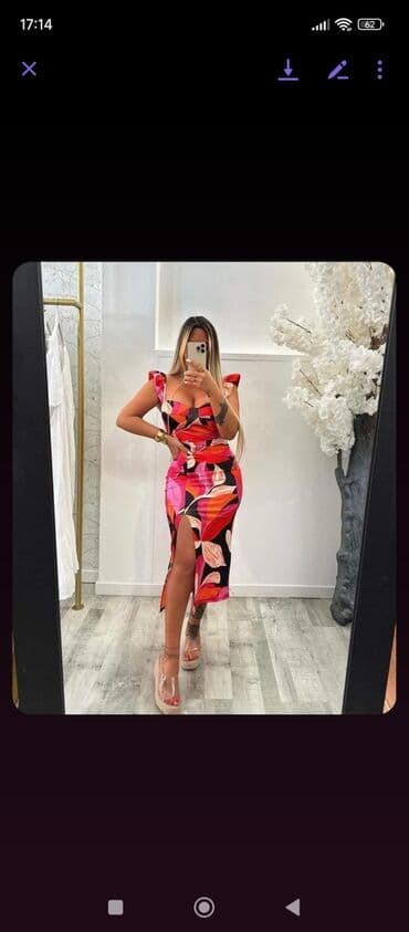 Dresses: 2500 — 2