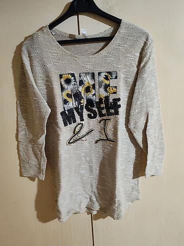 Ženska pletena bluza sa 3/4 rukavima i okruglim izrezom. Bež osnovna