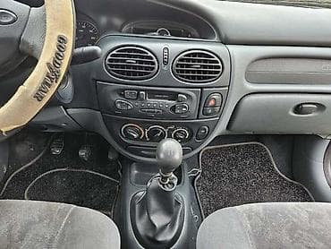 manual sombor: SREDNJA CENTRALNA KONZOLA ZA RENAULT MEGANE ZA 1997. GOD — 2