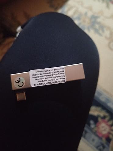 happy plugs air 1: USB hub za laptop – 3-u-1/4-u-1 Opis: - Kompaktan aluminijumski USB — 1