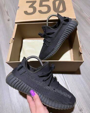 mercurial patike: Adidas Yeezy Boost 350 patike A klasa

Novo.
Brojevi 36 do 46 — 21